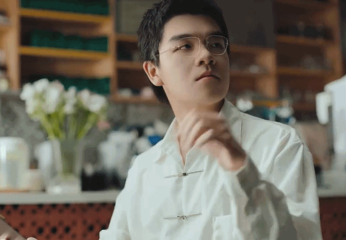 整活，柯洁在端午节广告中模仿卞相壹投诉名场面，还调侃韩国在端午节不放假