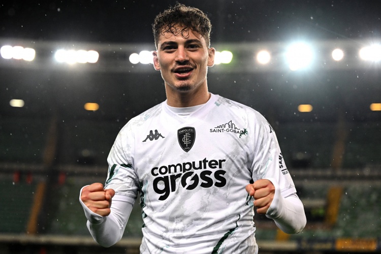 开运体育官方网站-迪马：门兴对S-埃斯波西托感兴趣，已经初步询问了球员情况