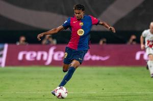 天赋！亚马尔过人、成功地面对抗、禁区触球皆为欧冠半决赛最多