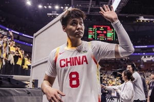 开运体育手机APP下载-琼斯：赵睿是中国男篮未来的领袖 他很顽强、充满激情、讨厌输球