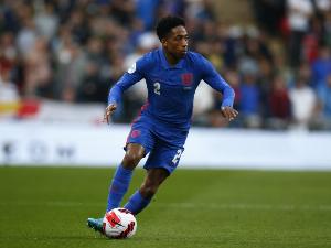 记者：沃克-彼得斯想回热刺并已有接触，但新帅弗兰克没有回应