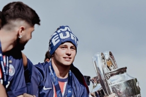 开运体育手机APP下载-空翻致谢巴黎球迷！若奥-内维斯社媒：欧洲冠军们，新的一周安好