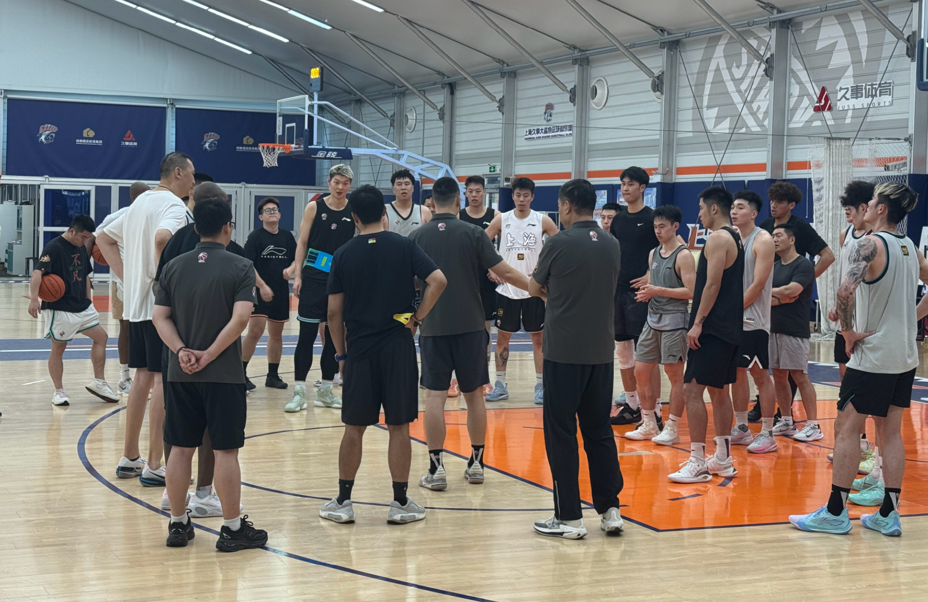 开运体育官方网站-上海明天启程日本拉练，张镇麟晚几天会合，球队将重点签护框大外